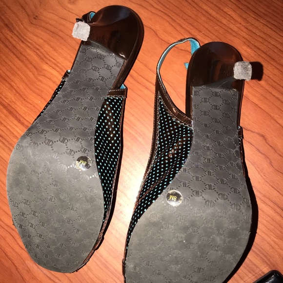 Antonio Melani Bronze Heels - Picture 3 of 8